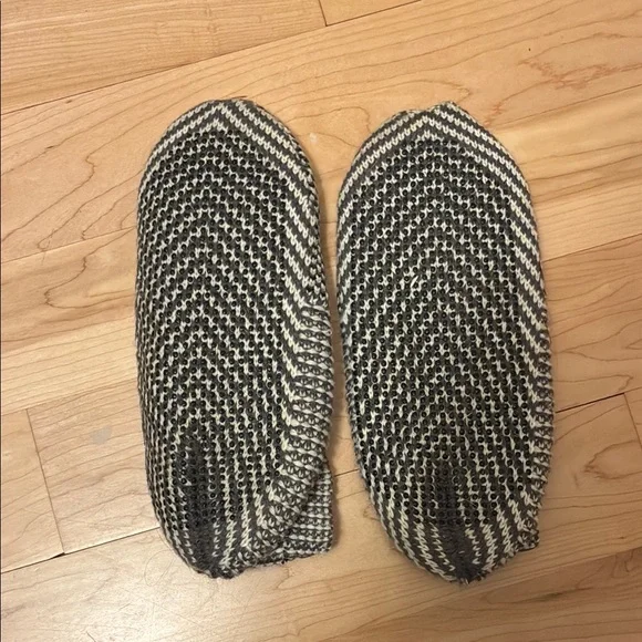 Quince Fleece Lined Gripper Slippers - Picture 3 of 5